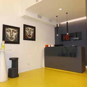 לבקר במלון