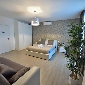  Bed & Breakfast Karol Airport Italien